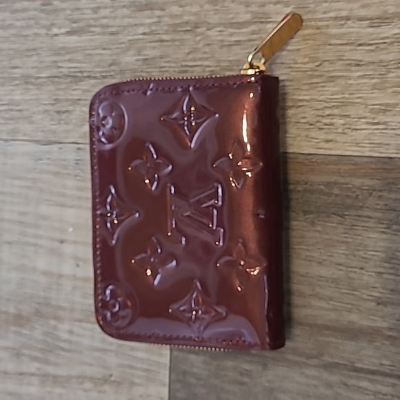STUNNING louis vuitton Vernis leather plum wine red  zippy 4 card slots - Picture 1 of 16